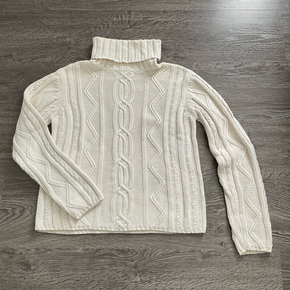 Ricki’s turtleneck sweater - Picture 1 of 3